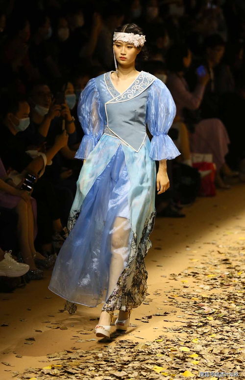 設(shè)計(jì)師金景怡攜鄂倫春文化服飾秀亮相2022春夏系列中國國際時(shí)裝周